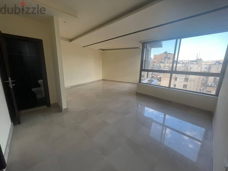 Comfortable Apartment For Sale in Mar eliasشقة مريحة للبيع في مار اليا 3