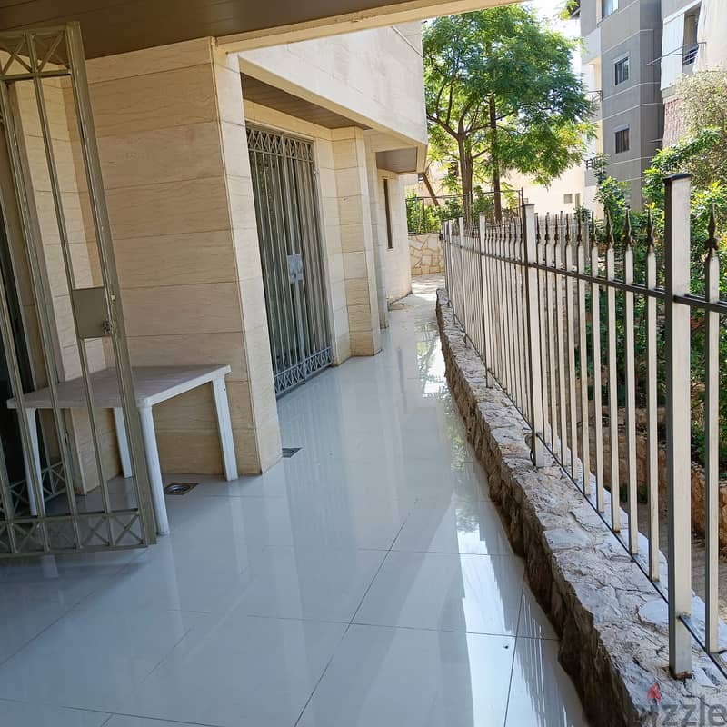250 m2 apartment + 200m2 garden and terrace for rent in Beit El Chaar 1