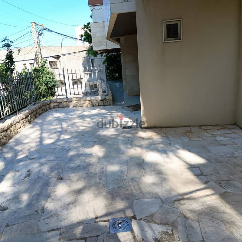 250 m2 apartment + 200m2 garden and terrace for rent in Beit El Chaar 2