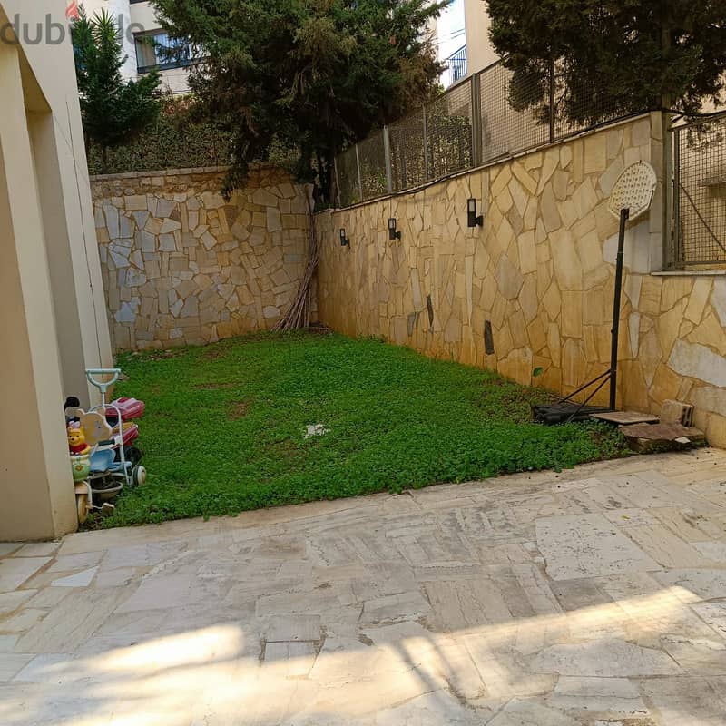250 m2 apartment + 200m2 garden and terrace for rent in Beit El Chaar 3