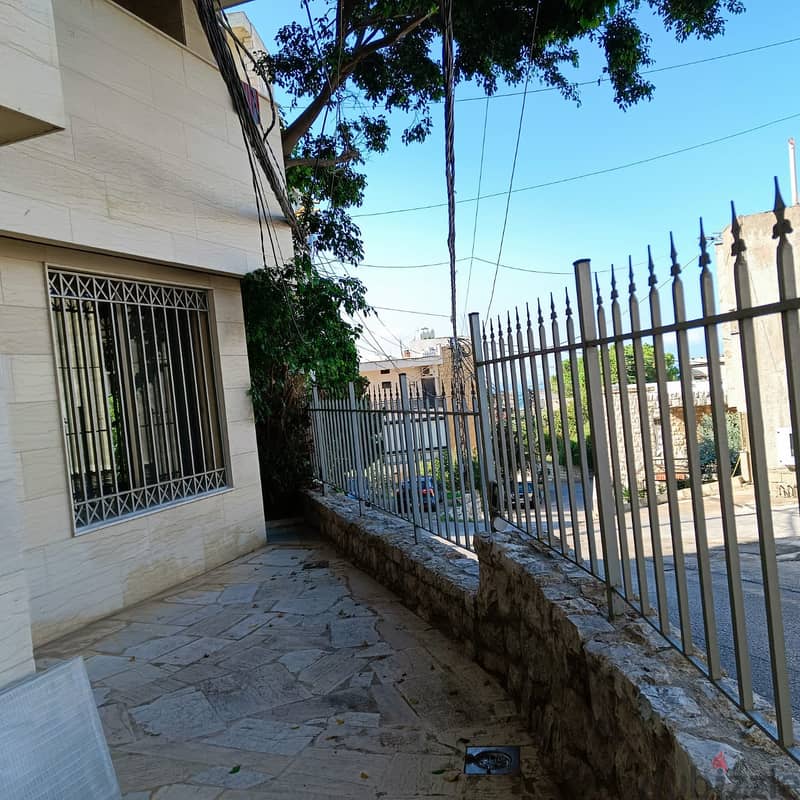250 m2 apartment + 200m2 garden and terrace for rent in Beit El Chaar 7