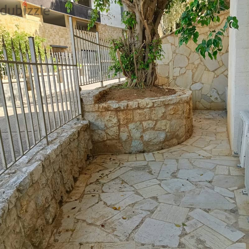 250 m2 apartment + 200m2 garden and terrace for rent in Beit El Chaar 8