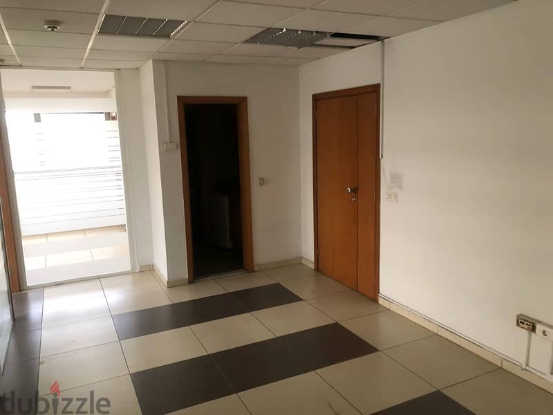 Office for rent in badaro مكتب في بدارو للاجار 4
