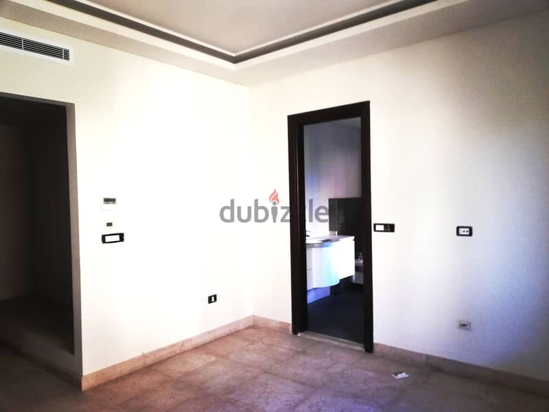 L05759 - Spacious & Deluxe Apartment for Rent in Aoukar 7