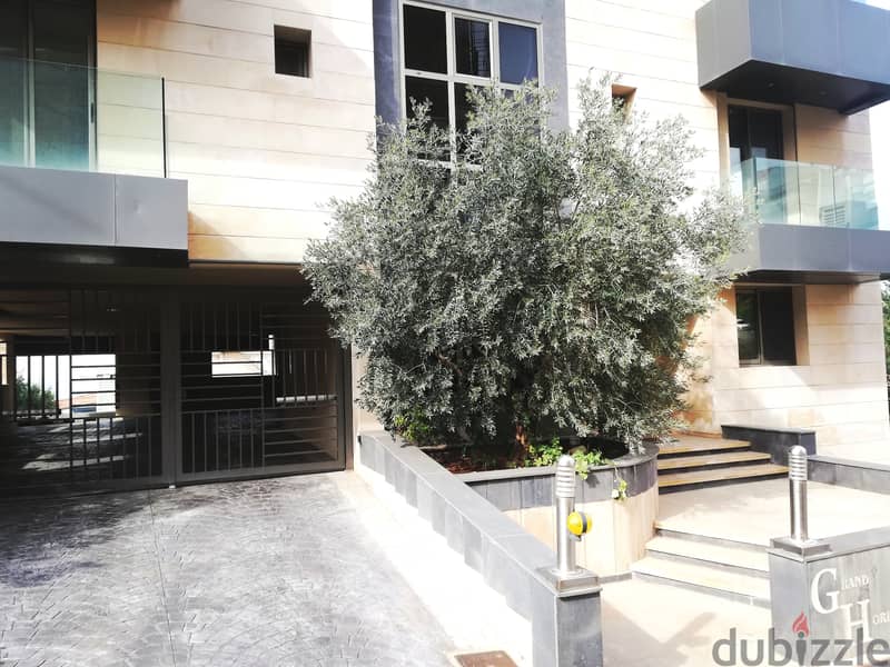 L05759 - Spacious & Deluxe Apartment for Rent in Aoukar 13
