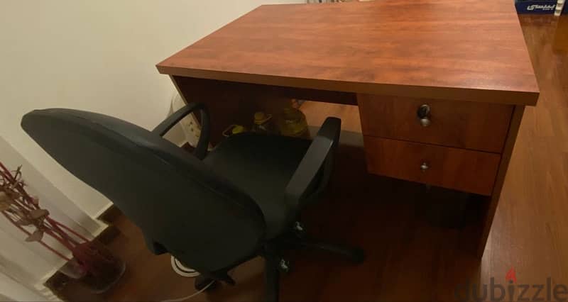 مكتب خشب مع كرسي office desk with chair 1