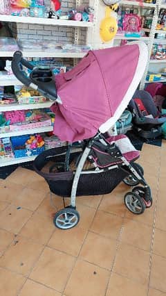 Mamalove stroller in good condition عرباية بحالة جيدة نضيفة مرتبة