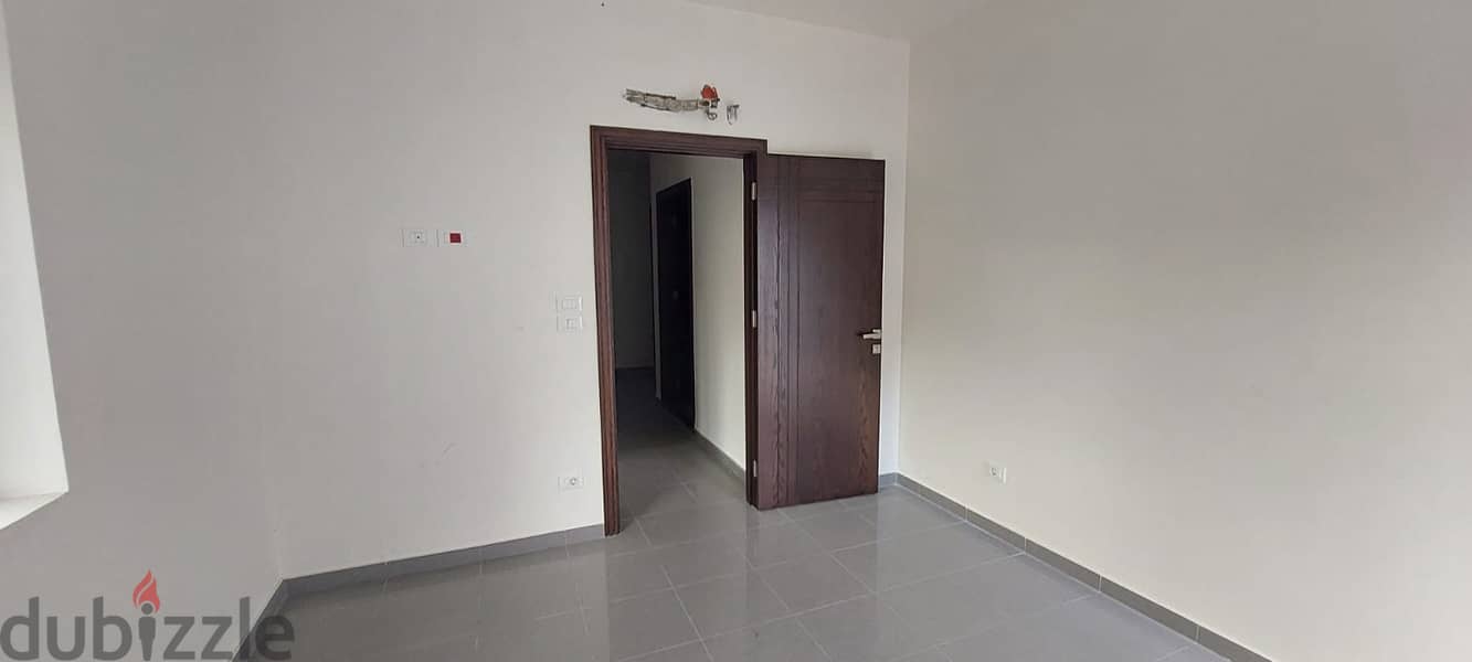 Office for rent in Furn El Chebbak Aadlieh مكتب للاجار  في فرن الشباك 6