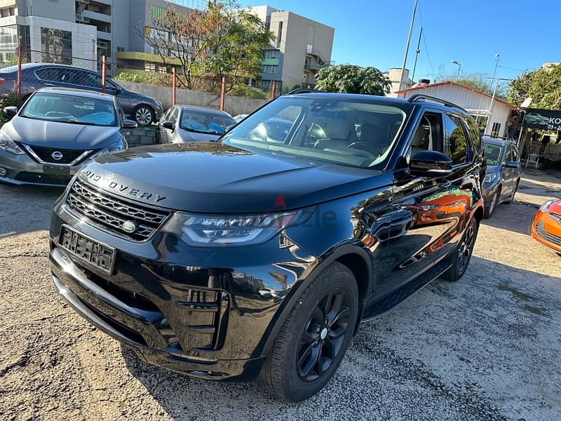 Land Rover Discovery  Black  2017 California very clean 2