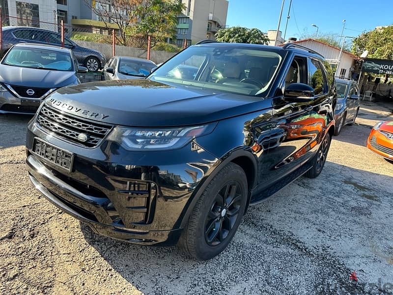Land Rover Discovery  Black  2017 California very clean 4