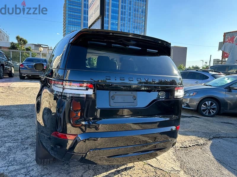 Land Rover Discovery  Black  2017 California very clean 5