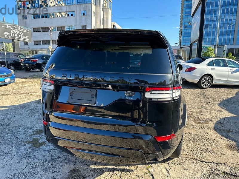 Land Rover Discovery  Black  2017 California very clean 7