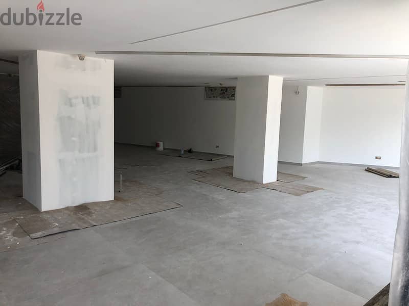 Sarba showroom prime location for rent, main highway Ref#5829 1