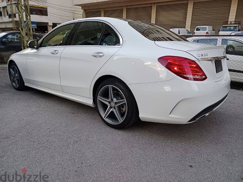 Mercedes C class 300 2016 excellent condition 3