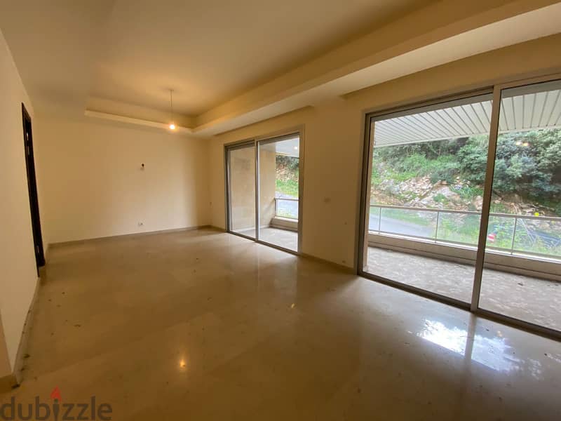 200 m2 apartment with a terrace and pool for sale in Bsalim 3