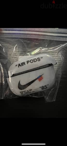 Off-White x Nike AirPods Pro case 1