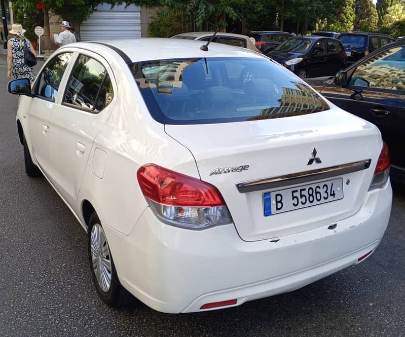 Mitsubishi Attrage 2015 full options. 3