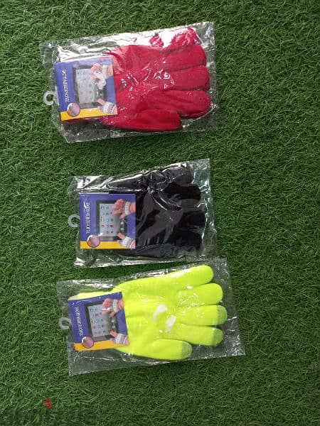 gloves  thatch كفوف ولادي كرة قدم تاتش بيستعملوون على تلفون وللفوتبول 1