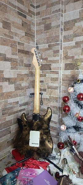 electric guitar with bag and cable and picks free 2