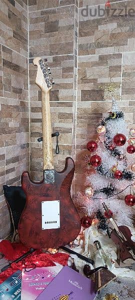 electric guitar with bag and cable and picks free 5