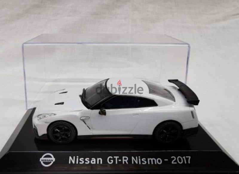 Nissan GT-R Nismo (2017) diecast car model 1;43. 1