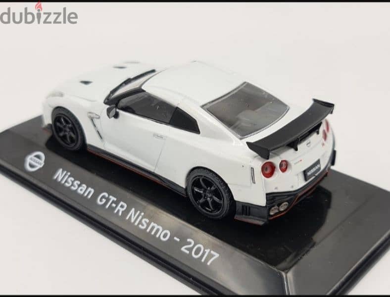 Nissan GT-R Nismo (2017) diecast car model 1;43. 2