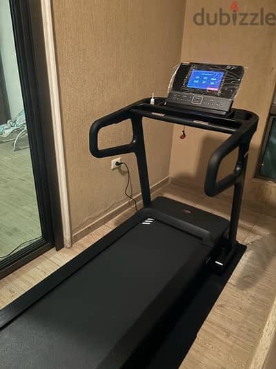 Treadmill 4HP AC motor 150 kg