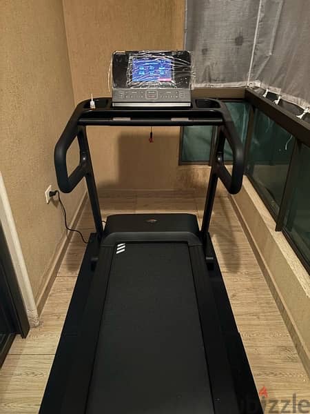 Treadmill 4HP AC motor 150 kg 1