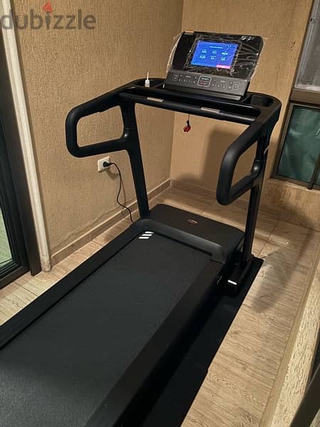 Treadmill 4HP AC motor 150 kg 2