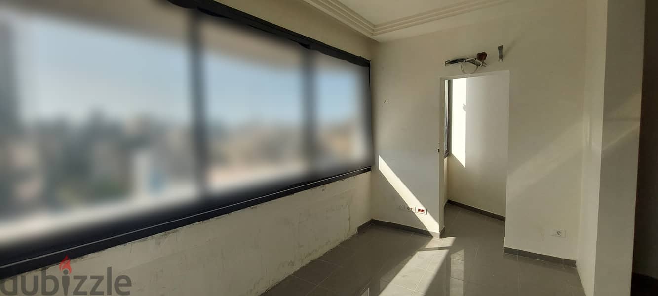 Office for rent in Furn El Chebbak مكتب للاجار  في فرن الشباك 1