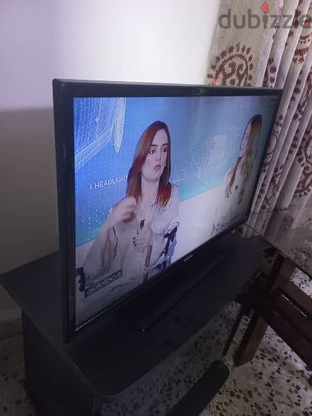 Samsung TV 32' + table for sale ( without remote ) 1