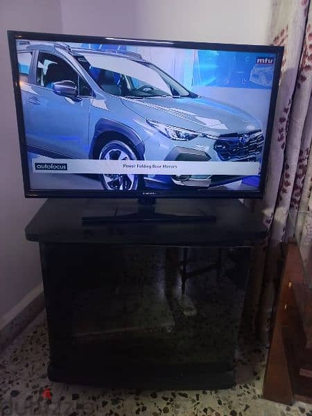 Samsung TV 32' + table for sale ( without remote ) 3