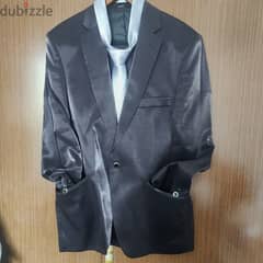 a suit used for one time only with its tie made in turkey