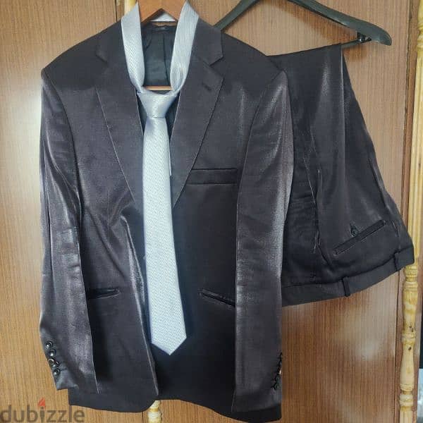 a suit used for one time only with its tie made in turkey 4