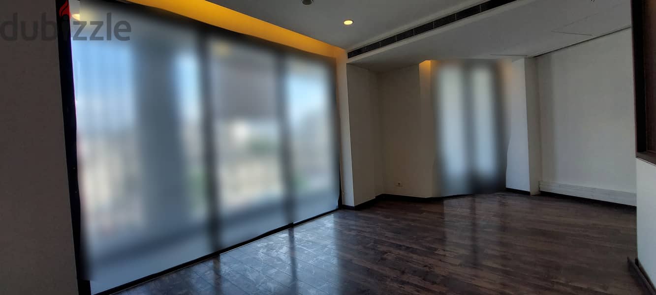 Office for rent i n Furn El chebbak مكتب للإيجار في فرن الشباك 0