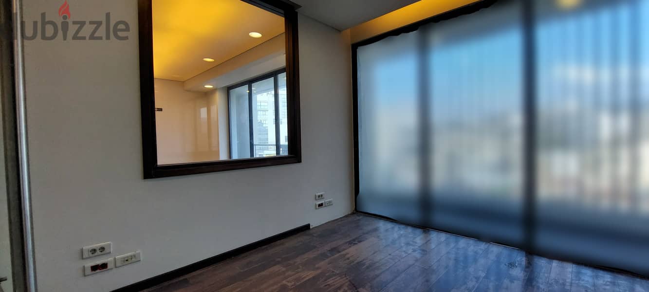 Office for rent i n Furn El chebbak مكتب للإيجار في فرن الشباك 1