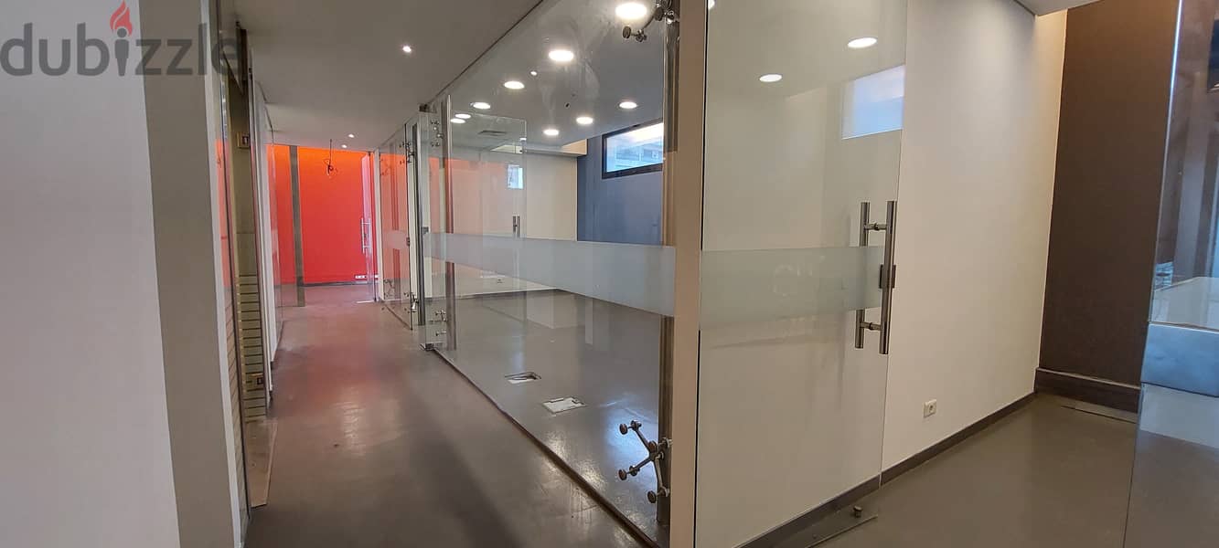 Office for rent i n Furn El chebbak مكتب للإيجار في فرن الشباك 9