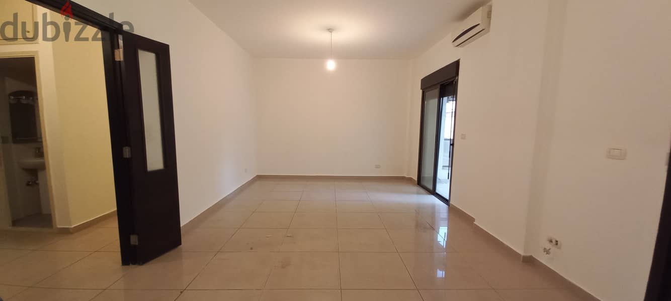 Suitable apartment in Jal El Dib street for rentشقة مناسبة للإيجار 1