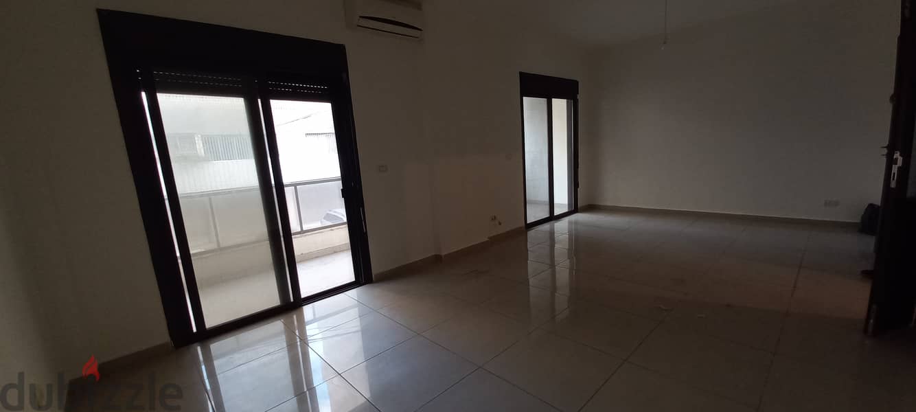 Suitable apartment in Jal El Dib street for rentشقة مناسبة للإيجار 2