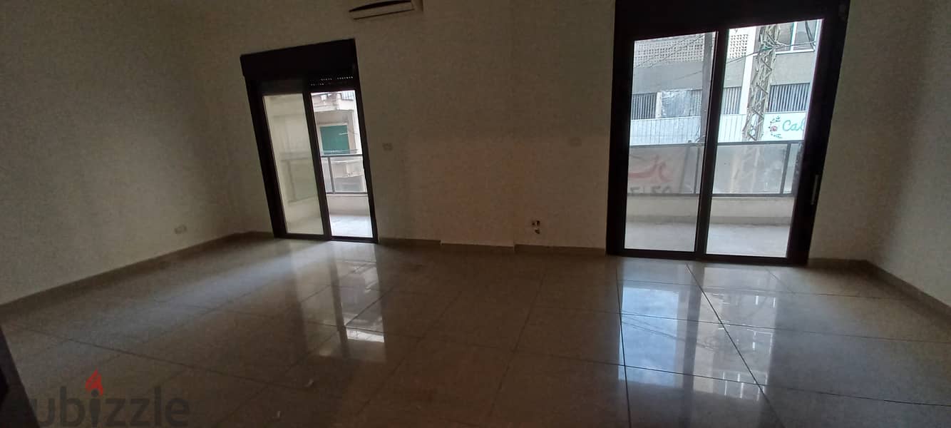 Suitable apartment in Jal El Dib street for rentشقة مناسبة للإيجار 3