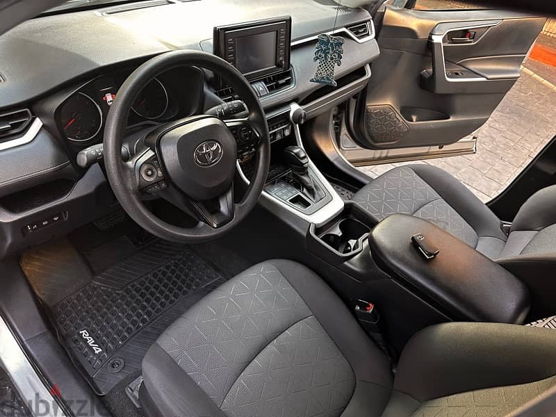 Toyota RAV 4 AWD 2021 benzine 8000 miles like new 16