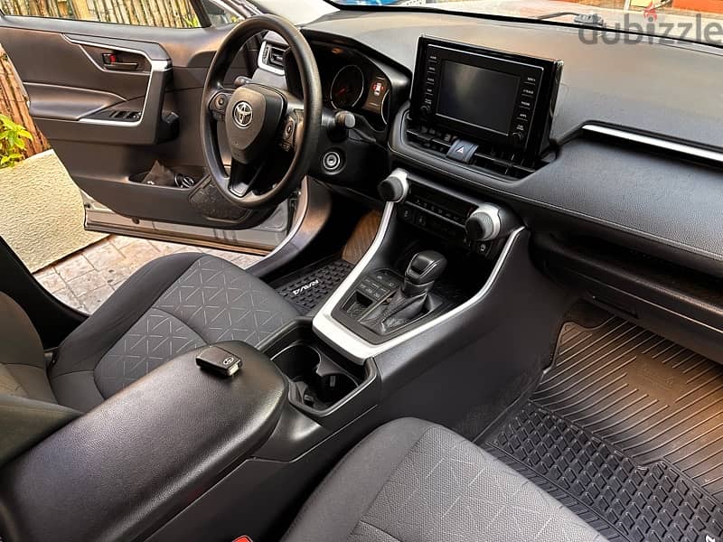 Toyota RAV 4 AWD 2021 benzine 8000 miles like new 17