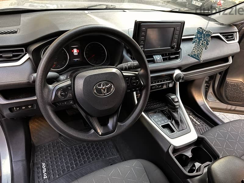 Toyota RAV 4 AWD 2021 benzine 8000 miles like new 18
