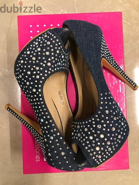 high heel shoes; size 37, jeans 1