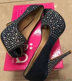 high heel shoes; size 37, jeans