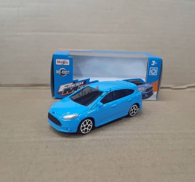 Maisto diecast car model 1;64. 4