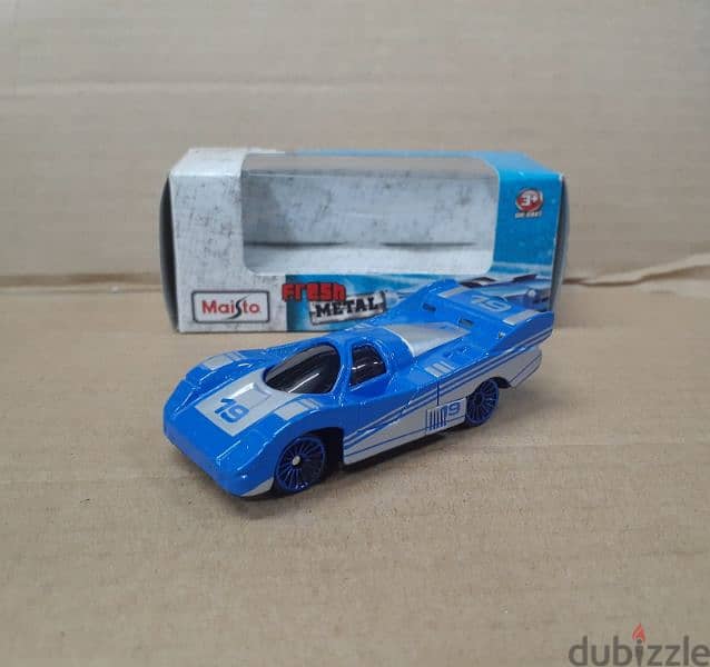 Maisto diecast car model 1;64. 5