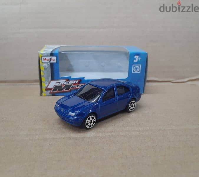 Maisto diecast car model 1;64. 6