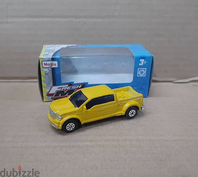 Maisto diecast car model 1;64. 18