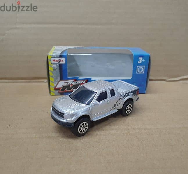 Maisto diecast car model 1;64. 19